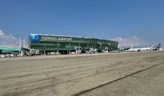 Caselle, sequestrati 10 mila euro e assegni a passeggero dal Canada